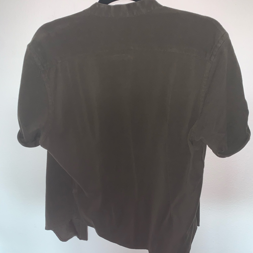 Button up - Picture 2 of 3